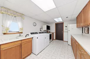 5841 W 75th Pl, Burbank, IL 60459 - Photo 22