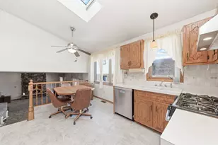 5841 W 75th Pl, Burbank, IL 60459 - Photo 12