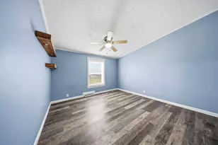 830 S 10th St, Dekalb, IL 60115 - Photo 26