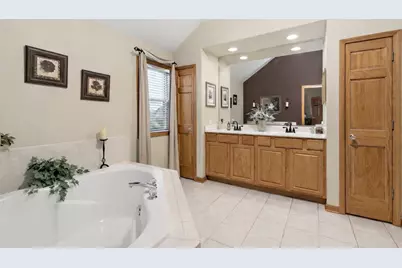 2 Margate Court, Lake in the Hills, IL 60156 - Photo 32