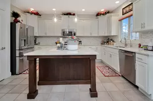 10 Deerfield Ct, Bloomington, IL 61705 - Photo 16