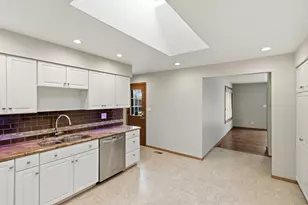 581 Victoria Ln, Wood Dale, IL 60191 - Photo 4