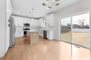 25W275 Doris Ave, Carol Stream, IL 60188 - Photo 10