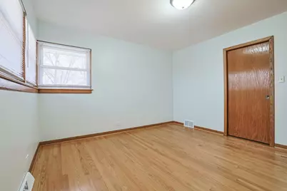 2 N Wisconsin Avenue, Addison, IL 60101 - Photo 14