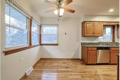 2 N Wisconsin Avenue, Addison, IL 60101 - Photo 10