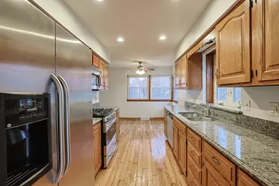 2 N Wisconsin Avenue, Addison, IL 60101 - Photo 6