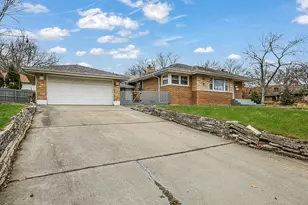 2 N Wisconsin Ave, Addison, IL 60101 - Photo 24