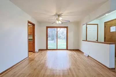2 N Wisconsin Avenue, Addison, IL 60101 - Photo 4