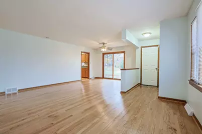 2 N Wisconsin Avenue, Addison, IL 60101 - Photo 2