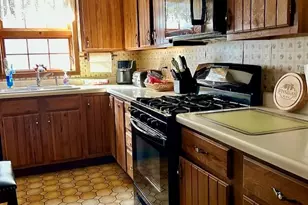 8542 School St, Morton Grove, IL 60053 - Photo 6