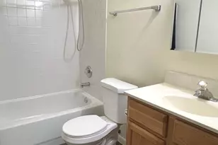 1 Villa Verde Dr, Buffalo Grove, IL 60089 - Photo 8