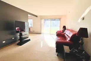 1 Villa Verde Dr, Buffalo Grove, IL 60089 - Photo 4