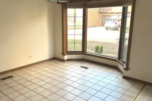 12 Queens Ct, Westchester, IL 60154 - Photo 6