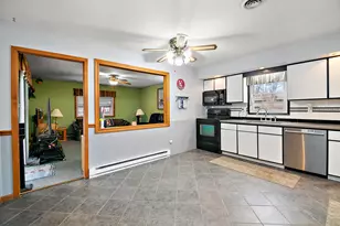 135 S Jackson Ave, Bradley, IL 60915 - Photo 6