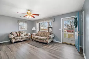 135 S Jackson Ave, Bradley, IL 60915 - Photo 2