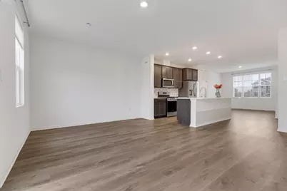 2016 Yellowstone Boulevard, Mundelein, IL 60060 - Photo 4