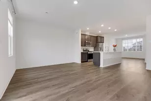 2016 Yellowstone Blvd, Mundelein, IL 60060 - Photo 4