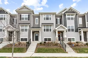 2016 Yellowstone Blvd, Mundelein, IL 60060 - Photo 2