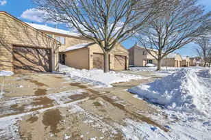 1306 Lancaster Dr, Champaign, IL 61821 - Photo 2