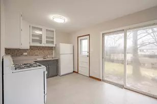 37 N Cedar Ln, Glenwood, IL 60425 - Photo 4