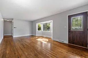 28W556 Forestview Ave, Warrenville, IL 60555 - Photo 4