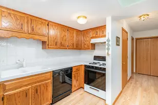 4920 W 134th Ct, Crestwood, IL 60418 - Photo 8