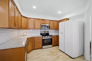 301 Lake Hinsdale Dr, Willowbrook, IL 60527 - Photo 10