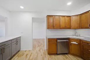 301 Lake Hinsdale Dr, Willowbrook, IL 60527 - Photo 12