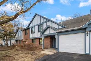 901 Yosemite Trail, Roselle, IL 60172 - Photo 1