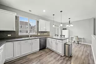 1458 Deer Pointe Dr, South Elgin, IL 60177 - Photo 2