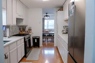 2612 N Windsor Dr, Arlington Heights, IL 60004 - Photo 2