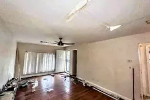 9315 S East End Ave, Chicago, IL 60617 - Photo 4