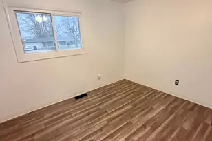 412 Hillcrest Ave, Rochelle, IL 61068 - Photo 12