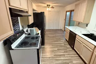 412 Hillcrest Ave, Rochelle, IL 61068 - Photo 8