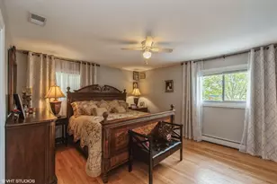 1049 Peace Dr, Wheeling, IL 60090 - Photo 14