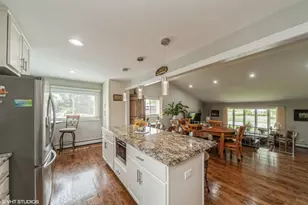 1049 Peace Dr, Wheeling, IL 60090 - Photo 8