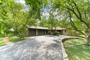 1370 Sunview Ln, Winnetka, IL 60093 - Photo 1