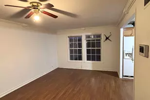 200 Butte Ln, Carpentersville, IL 60110 - Photo 2