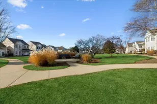 601 E Victoria Cir, North Aurora, IL 60542 - Photo 20