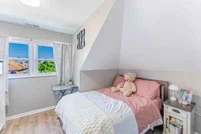 5335 W Barry Avenue, Chicago, IL 60641 - Photo 16