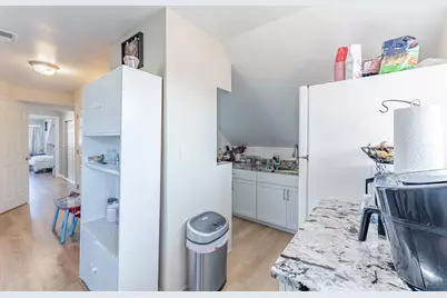 5335 W Barry Avenue, Chicago, IL 60641 - Photo 22