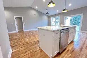 514 Cobblestone Cir, Harvard, IL 60033 - Photo 4