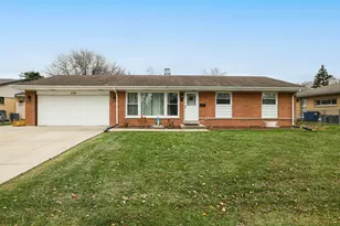 479 Munroe Cir, Des Plaines, IL 60016 - Photo 2