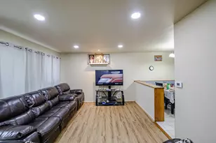 479 Munroe Cir, Des Plaines, IL 60016 - Photo 4