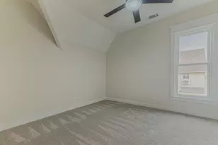 409 Algona Ave, Elgin, IL 60120 - Photo 16