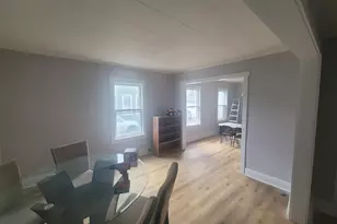 526 N View St, Aurora, IL 60506 - Photo 2