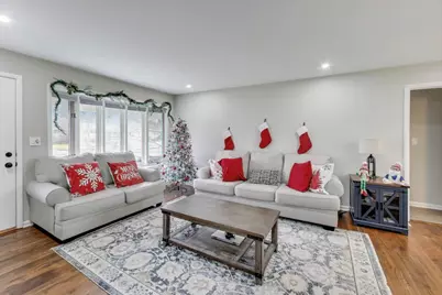 540 Newark Lane, Hoffman Estates, IL 60169 - Photo 4