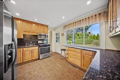 1614 Holly Avenue, Darien, IL 60561 - Photo 2