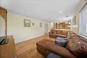 1614 Holly Ave, Darien, IL 60561 - Photo 10