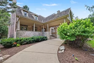 130 Fuller Rd, Hinsdale, IL 60521 - Photo 2